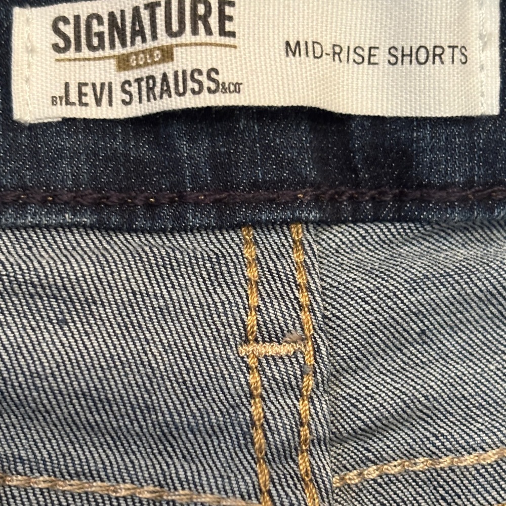 Signature by Levi Strauss & Co. Women's Mid Rise Shorts Dark Wash Size 18 W34 - Picture 4 of 5